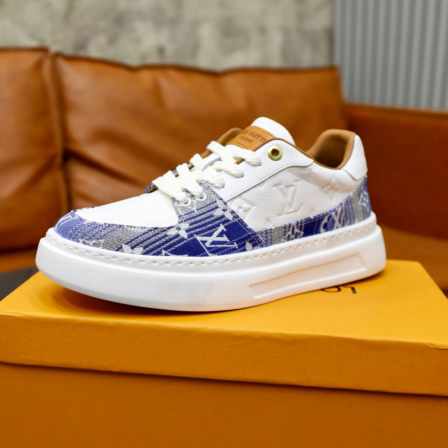 Ex-factory price: 480💰🙅‍♂️🙅‍♂️🙅‍♂️ Brand: LV Louis Vuitton Standard code: 38-44 (45 customized) Grade: Same as the official website Material: Original fabric Comfortable cowhide lining Increased lightness, wear-resistant and soft outsole Style category: Men's fashionable casual shoes Running sneakers Distinguished luxury brand elements Top luxury Color: actual picture color